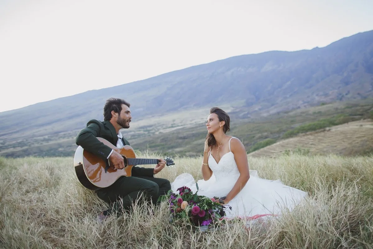 Affordable Barefoot Maui Wedding gallery