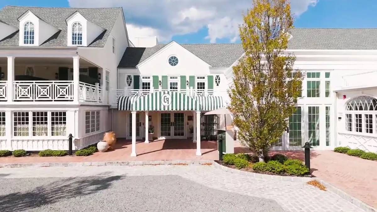 Canoe Place Inn & Cottages gallery