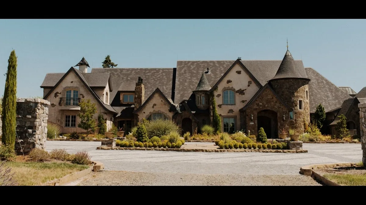 Chateau de Harpe — Ballroom & Banquet in Wine Country, OR