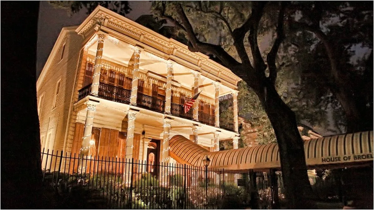 French Quarter Wedding Chapel gallery