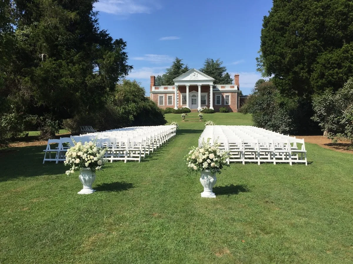 Hidden View Farm: Private Manor House and Gardens