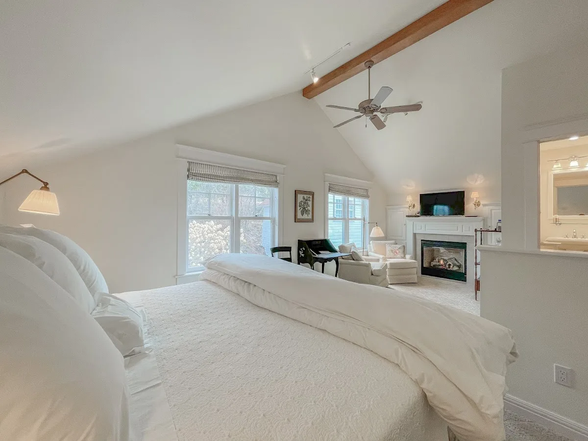 Hillside Waterfront Hotel gallery