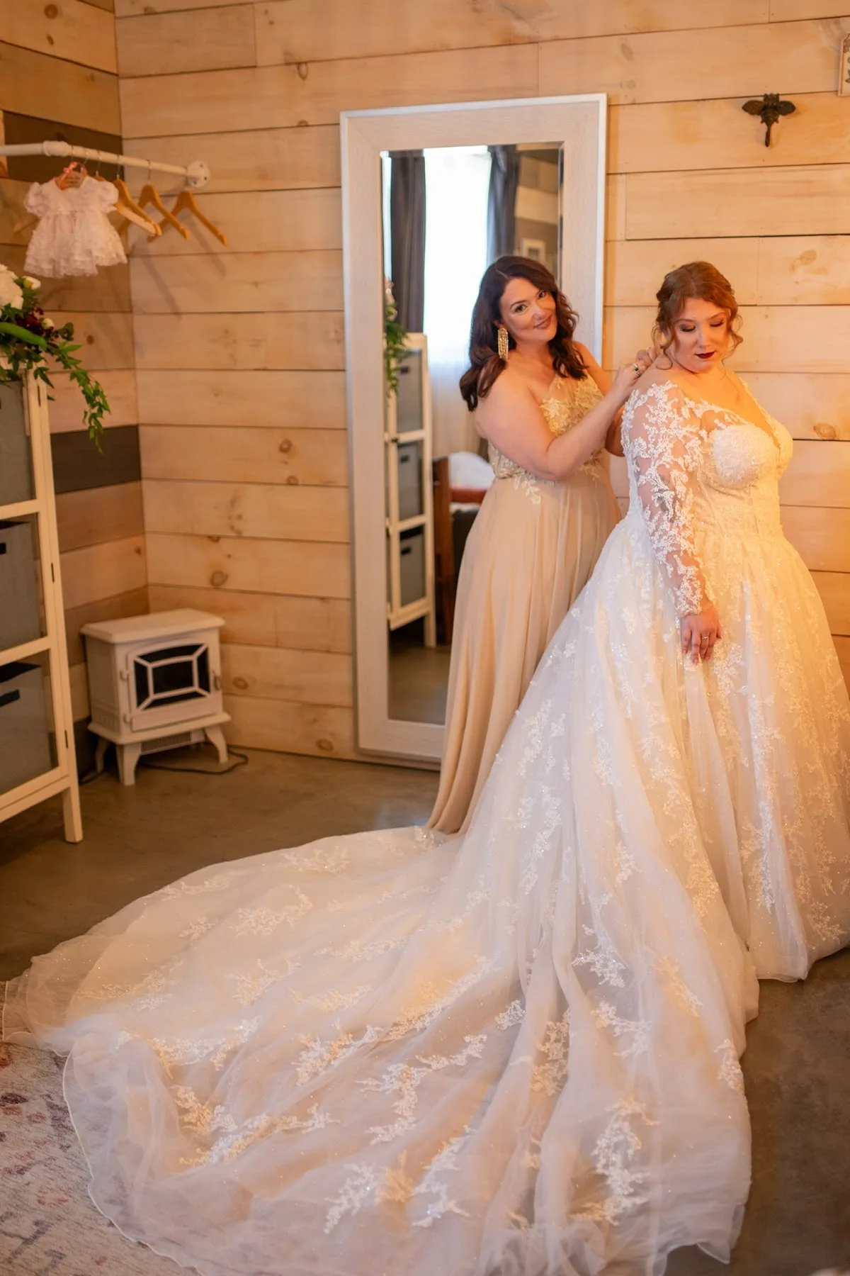 HONEYBEE HILLS gallery