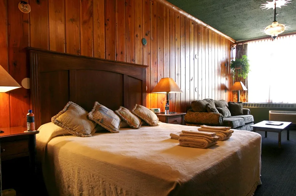 McMenamins Old St. Francis School gallery