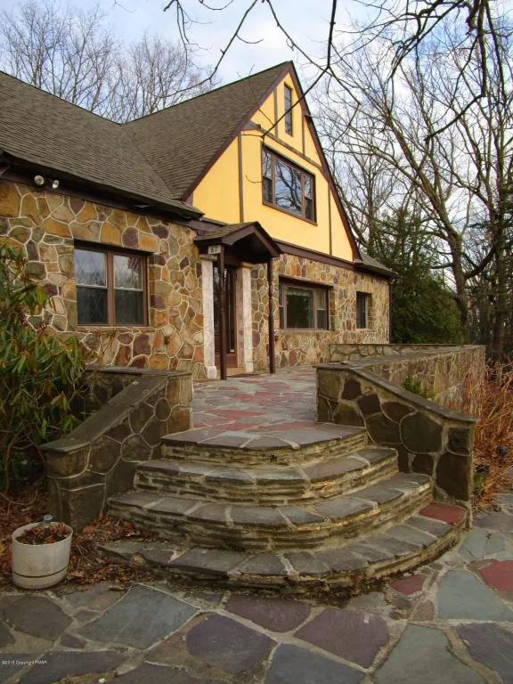 Mountaintop Lodge at Lake Naomi gallery