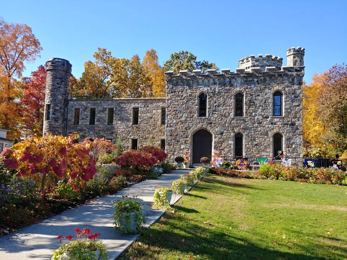 Searles Castle gallery