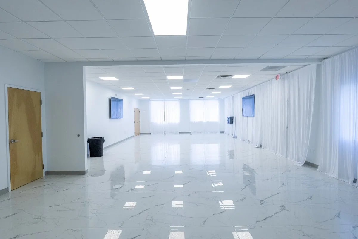 Special Price 50% OFF CHIC VENUE IN TAMPA BAY (USF CAMPUS Location)