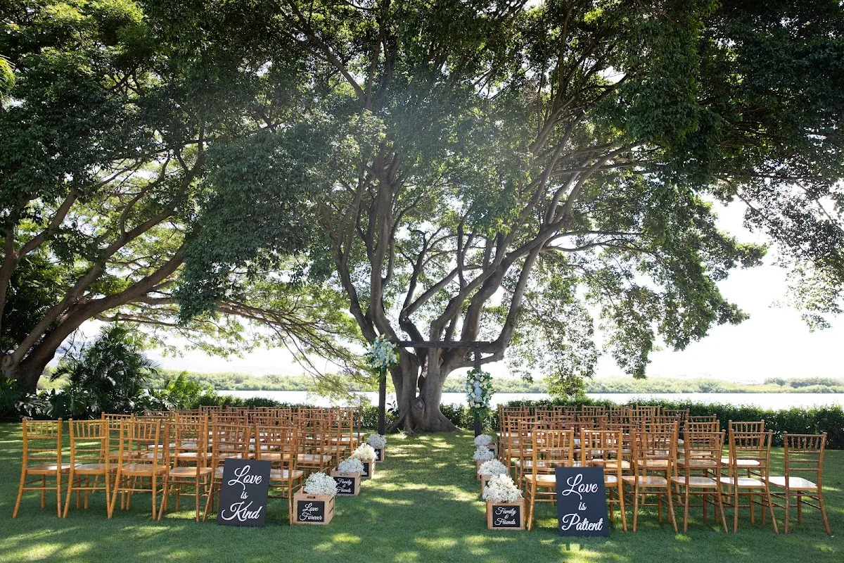 Sweet Hawaii Wedding gallery