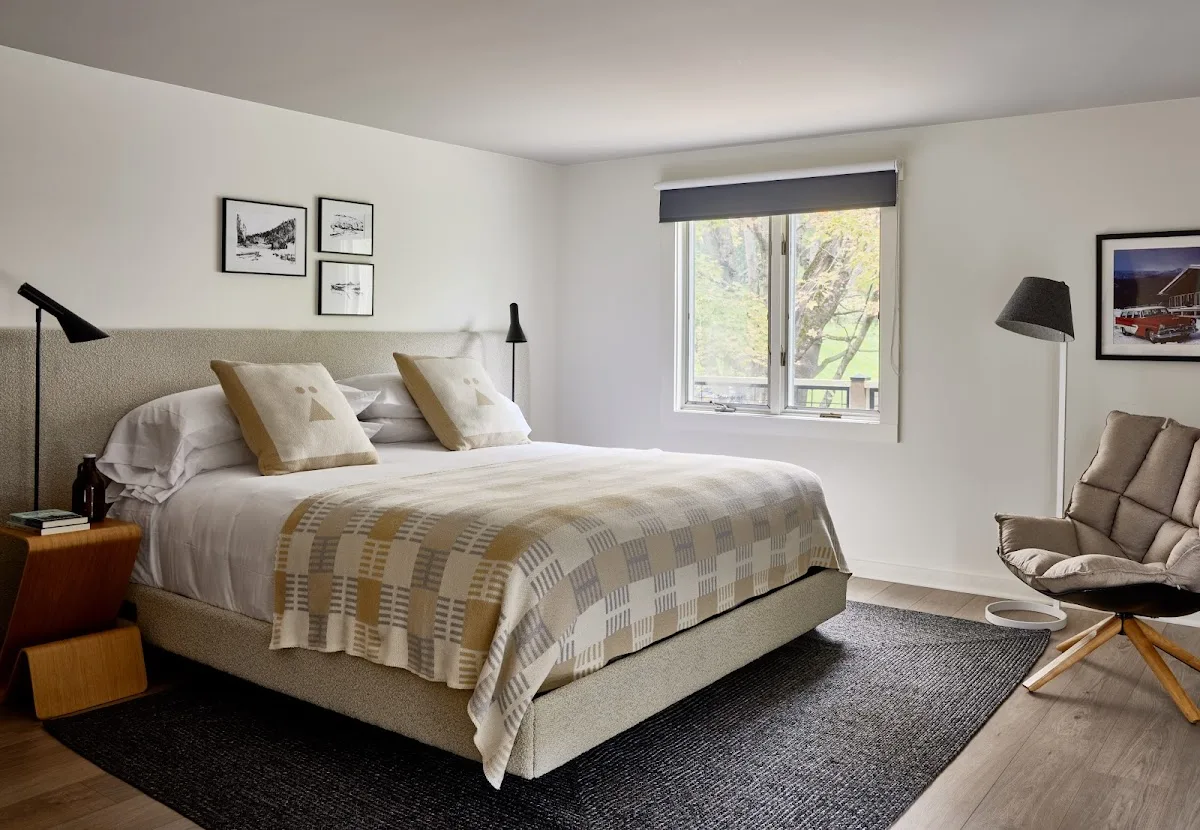 Tälta Lodge, a Bluebird by Lark — Rustic & Barn in Stowe, VT