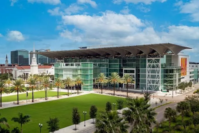 The Courtyard at Lake Lucerne — Garden & Outdoor in Orlando, FL