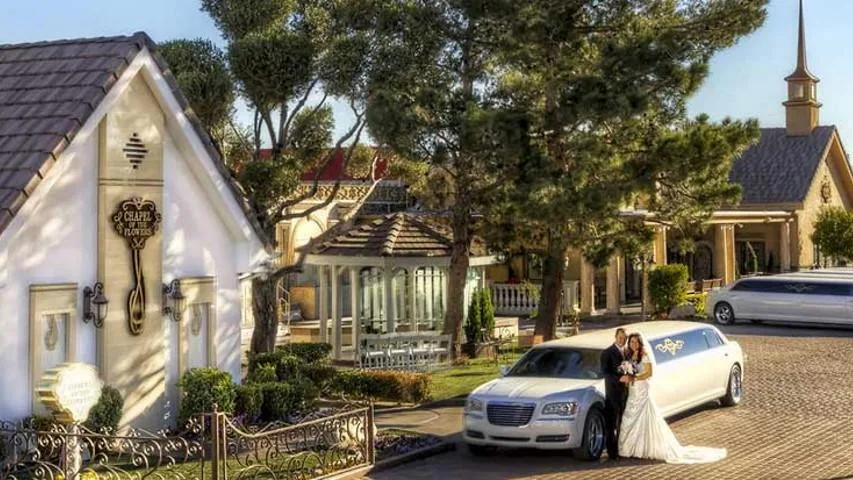 Viva Las Vegas Wedding Chapel