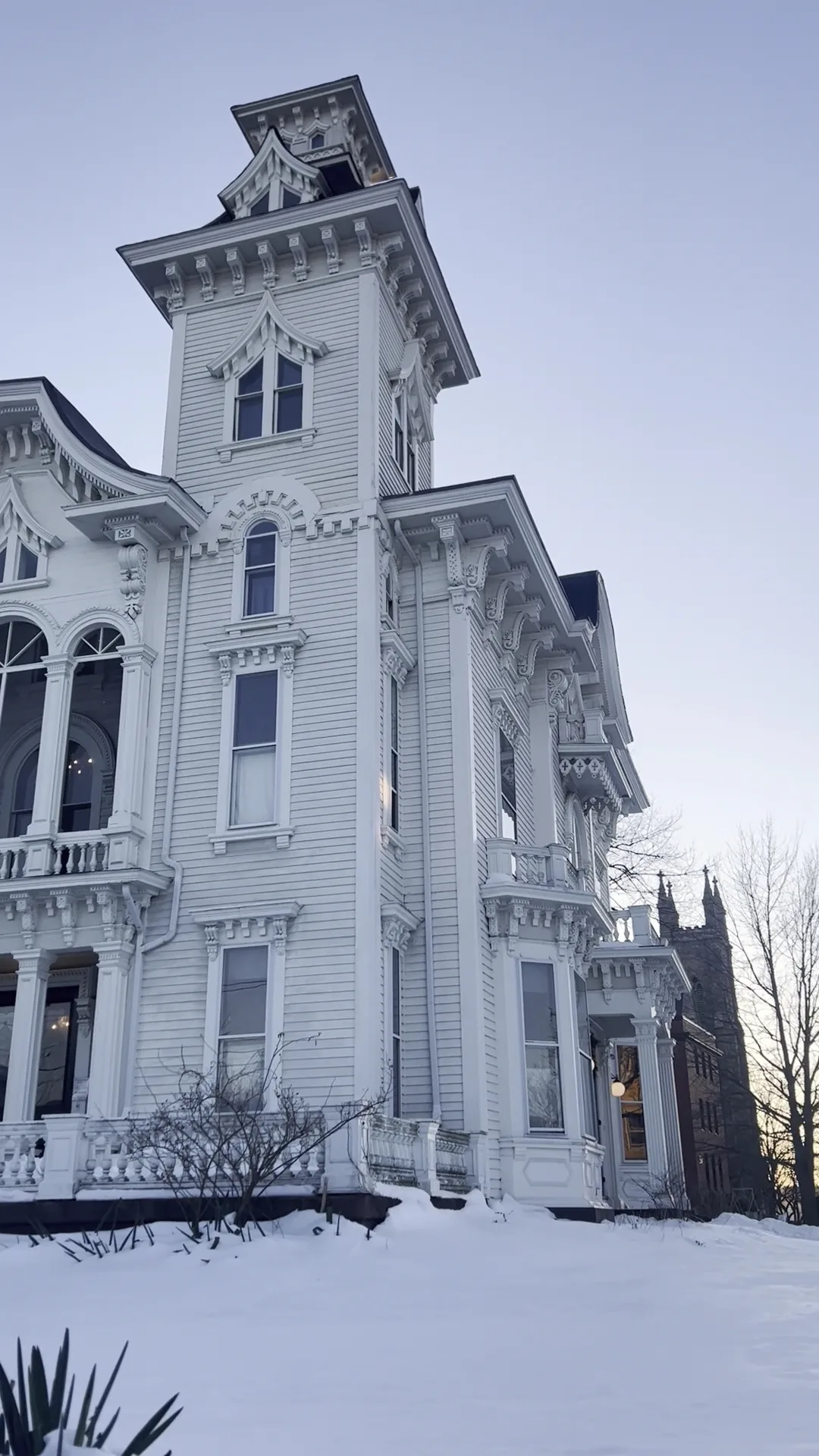 Wedding Cake House exterior